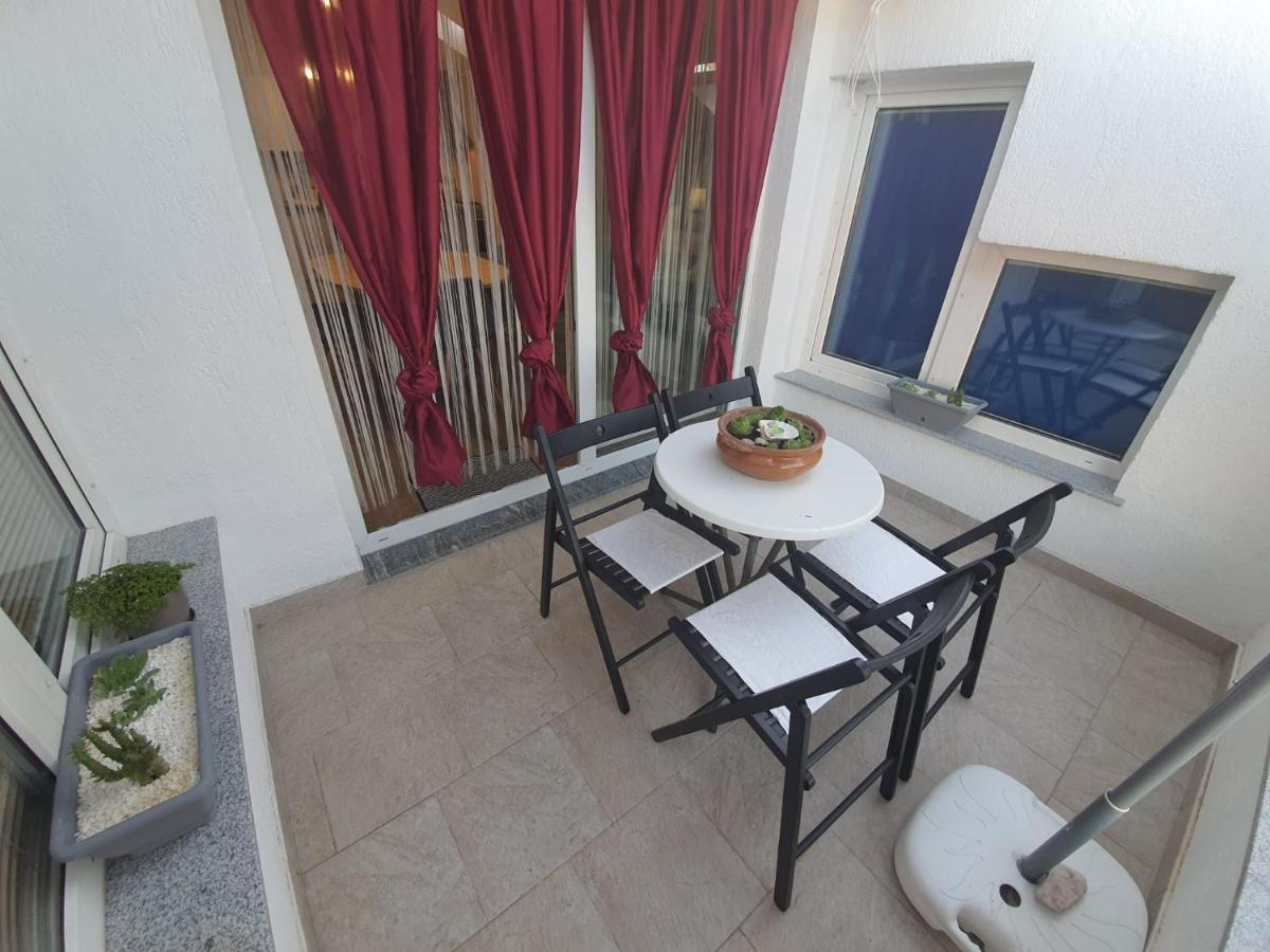D Free Parking & Wifi, Walking Distance To Centrum Apartment